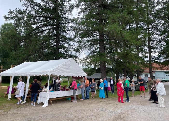 Lusin Kyläyhdistyksen laulujuhlilla nautittiin yhteislaulusta, kahvittelusta ja hyvästä tunnelmasta!